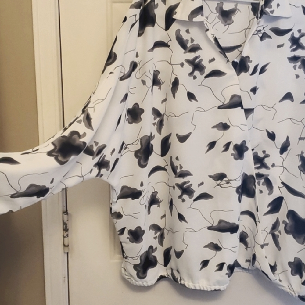 Crossover Front Abstract Floral Blouse - XXL - Picture 3 of 11